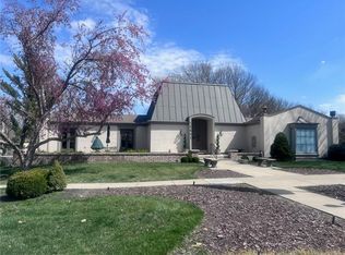 10720 Glenwood St APT E, Overland Park, KS 66211
