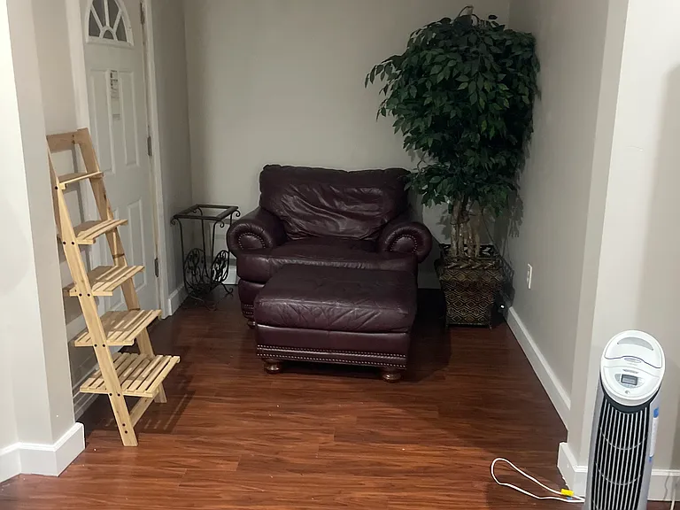 37 Holland Pl #2 — Photo 18