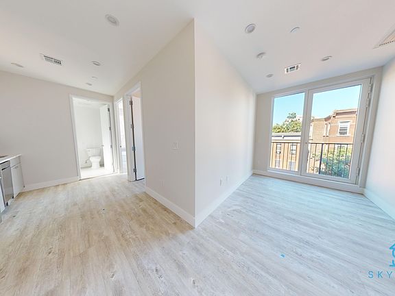 2nd image of 948 Bergen St #4D