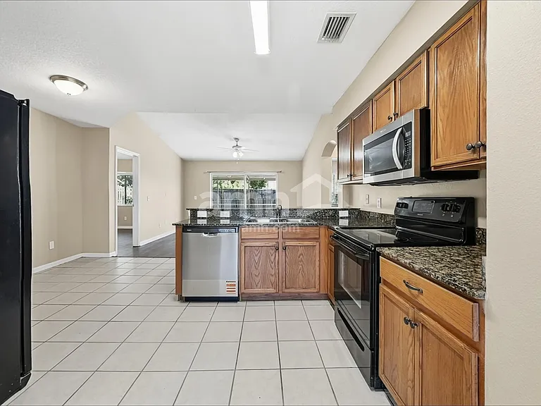 12024 Cedarfield Dr — Photo 3