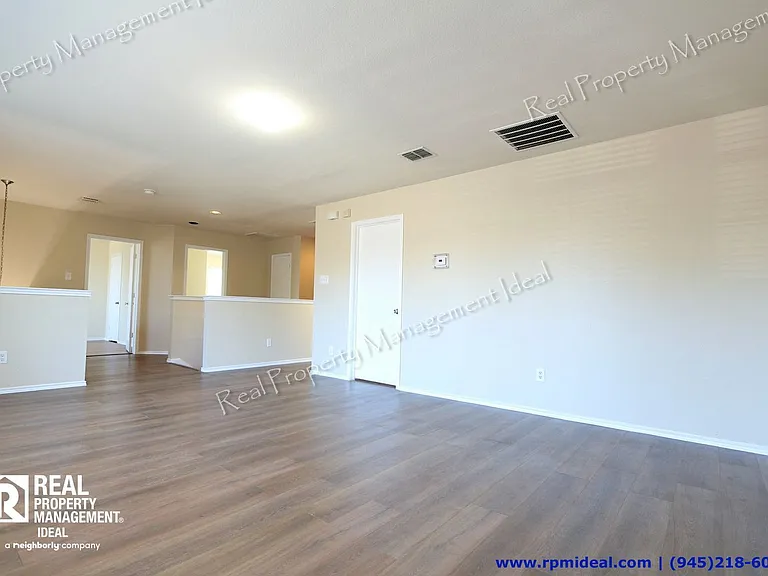 1910 Pin Oak Ln — Photo 22