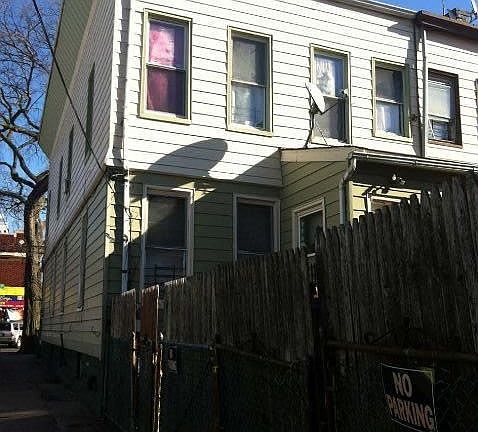 2nd image of 8702 104th St