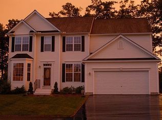 13 Snowy Owl Ln, Worcester, MA 01605