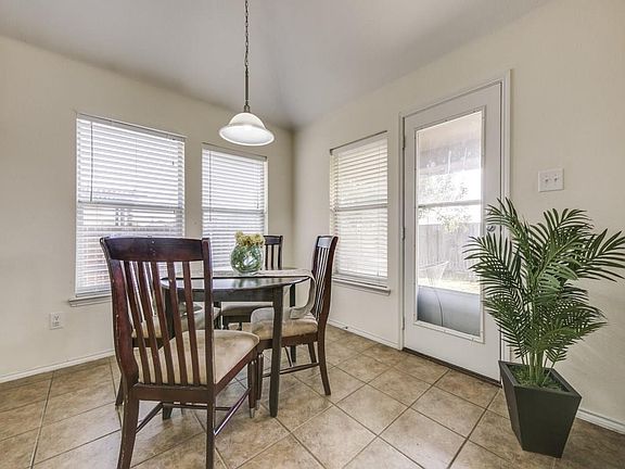 5th image of 431 Creekwood Ct