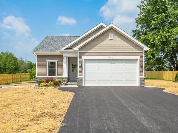 19 1/2 Bennett Ave, Bloomfield, NY 14469