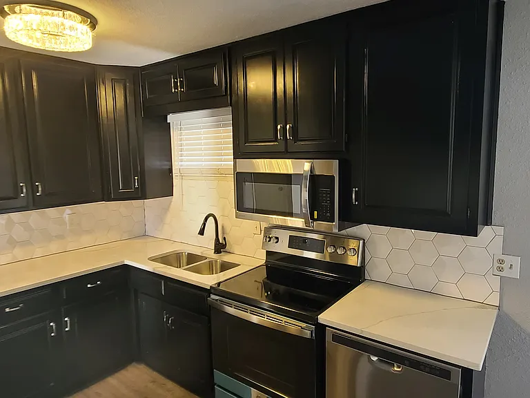 11316 Lewis Ave — Photo 5