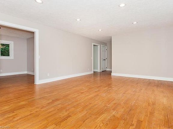 5th image of 1725 Bluebird Dr