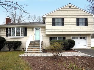 2 Junebar Ln, Norwalk, CT 06851