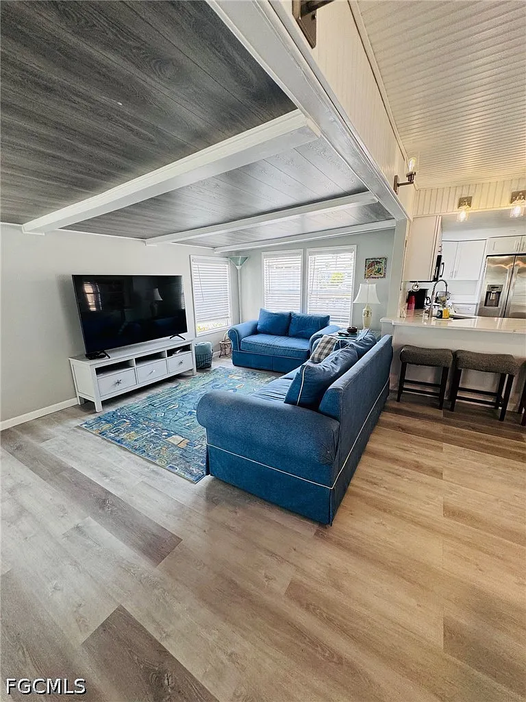 2 bed, 2.0 bath, 1100 sqft, $3,500 — Photo 3
