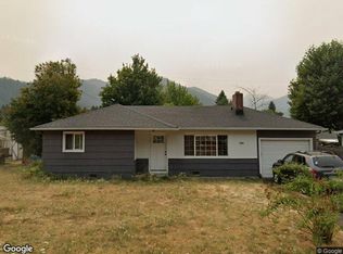 47738 Portal Dr, Oakridge, OR 97463