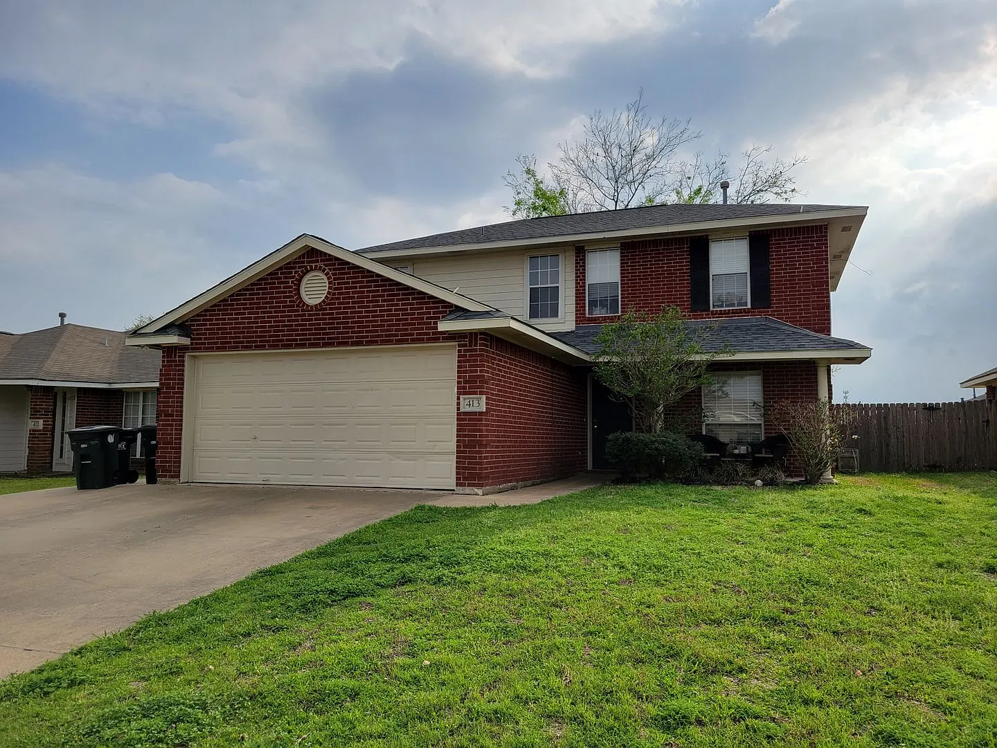 College Station - 4 bedroom - 4 bath - Fenced in yard / Home in Steeplechase Neighborhood. — Photo 4