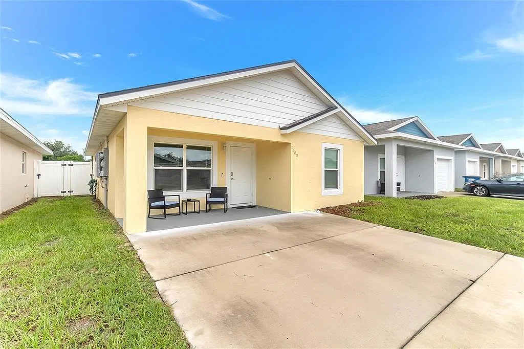 3 bed, 2.0 bath, 1226 sqft, $1,625 — Photo 3