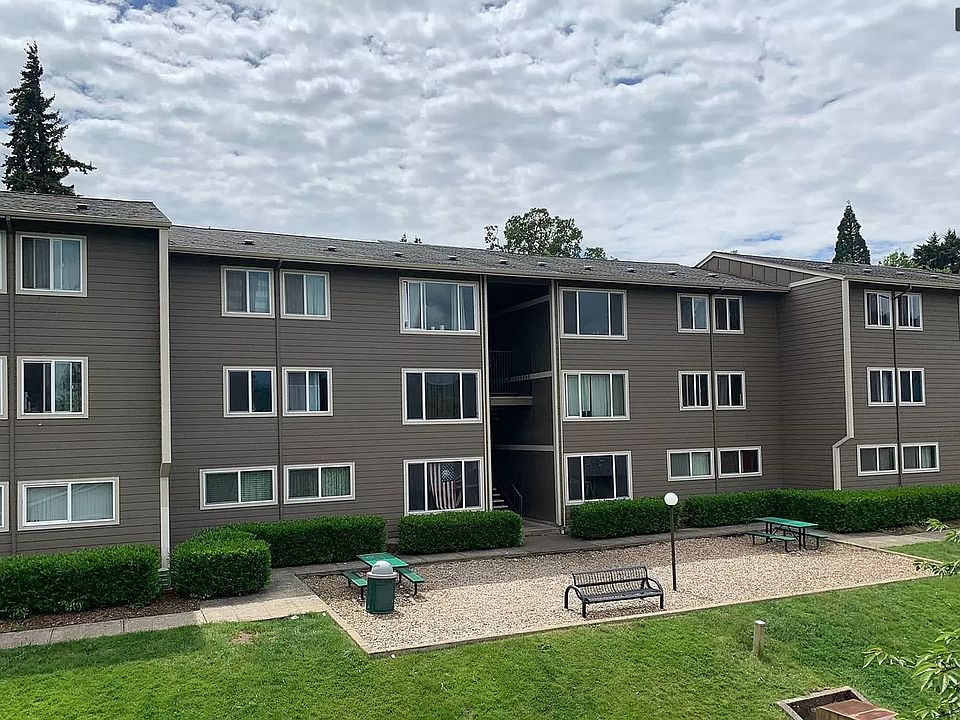 1st image of 1695 Oak St APT 19