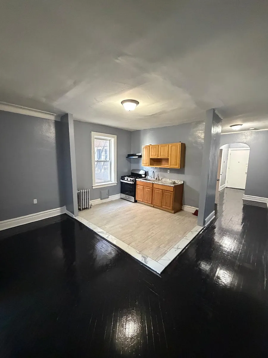 Building Photo - 1615 Maple Ave #304