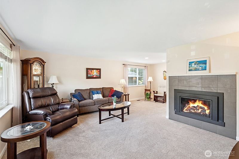 3rd image of 555 4th Avenue S