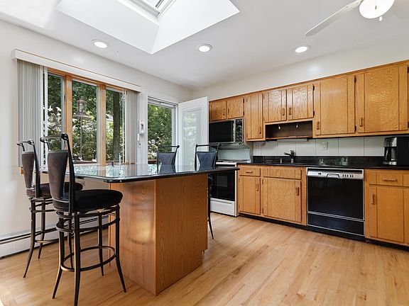 3rd image of 38 Hillside Ave