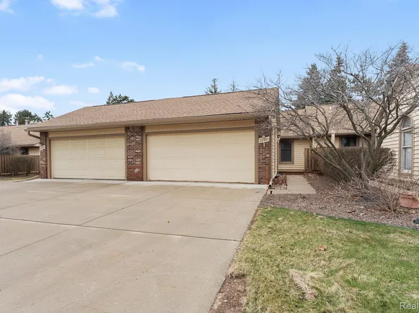 2880 Lakewood Dr, Trenton, MI 48183