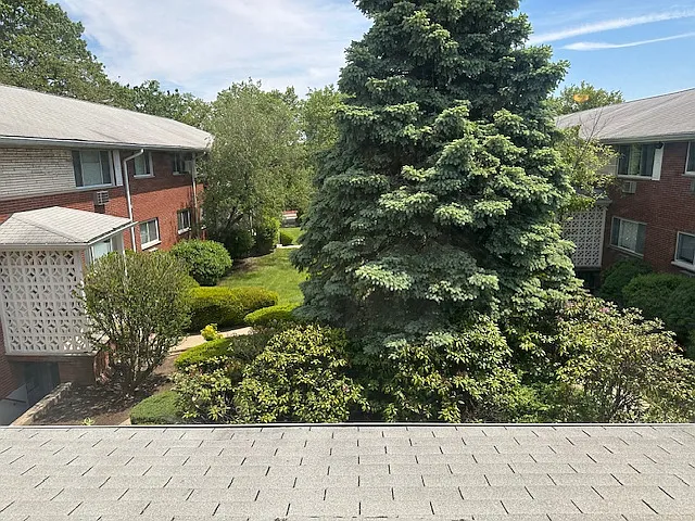 1319 Anderson Ave #16 — Photo 11