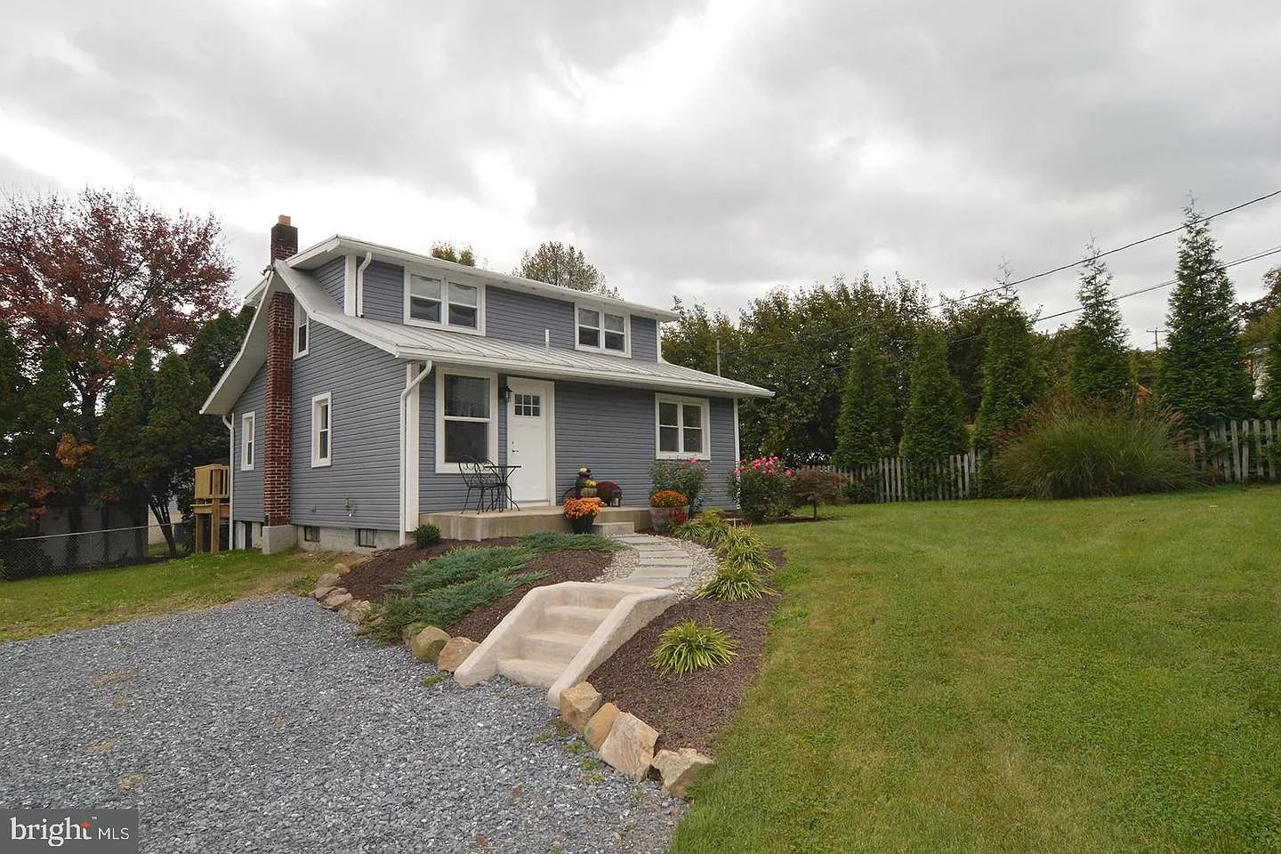 422 Nichols St photo 1