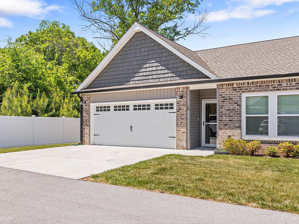 1st image of 10 Breakwater Ln #21