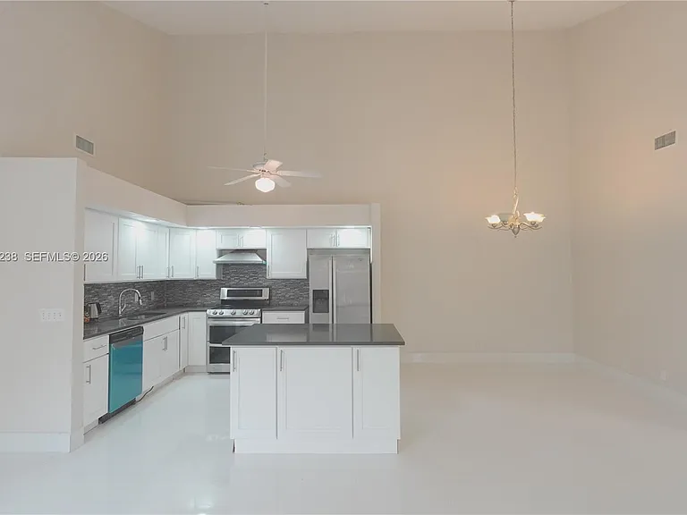 518 NE 48th St — Photo 19