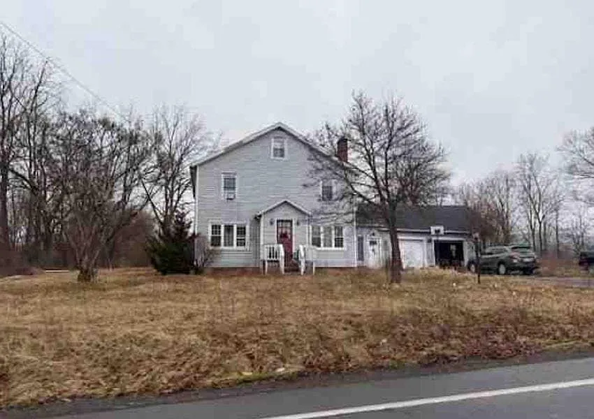 1198 E Penn St photo 1