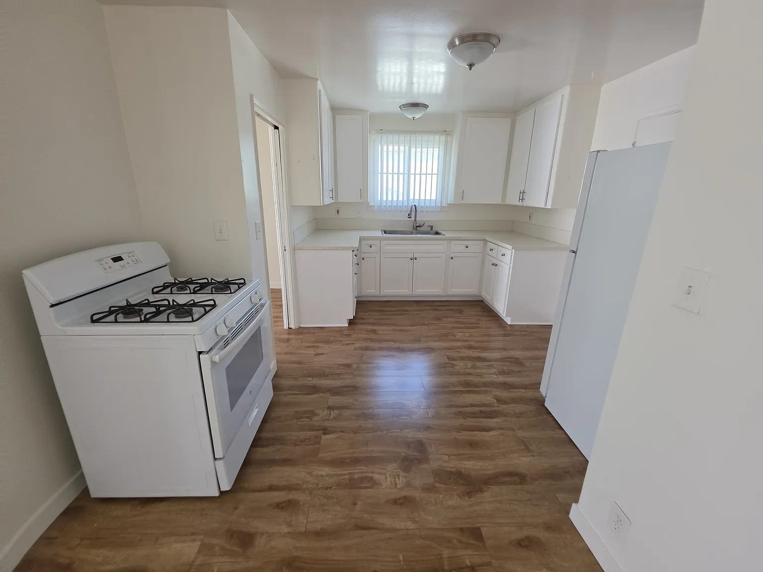 3 bed, 1150 sqft, $3,095 — Photo 3