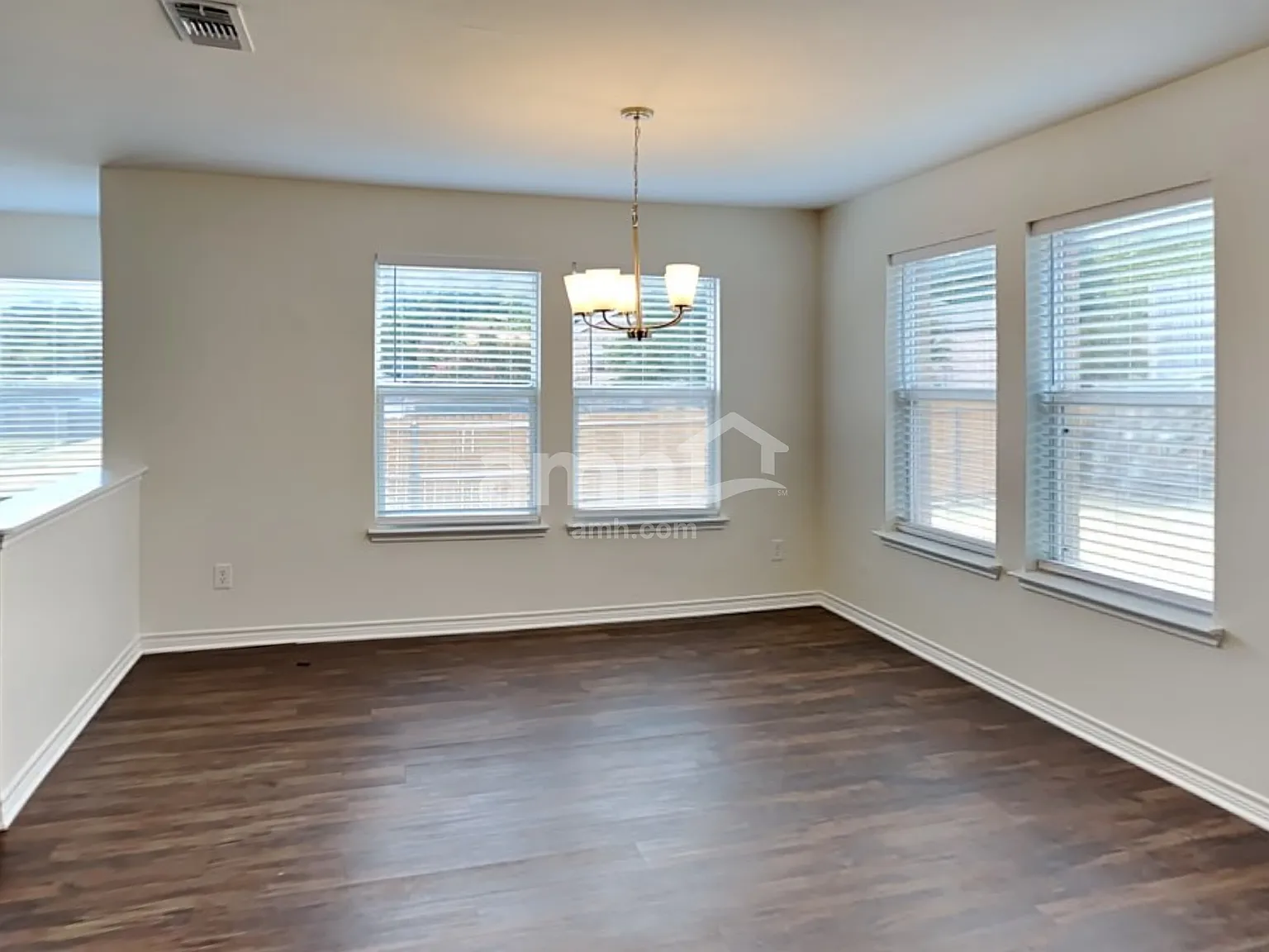 3 bed, 2.5 bath, 2458 sqft, $2,555 — Photo 4