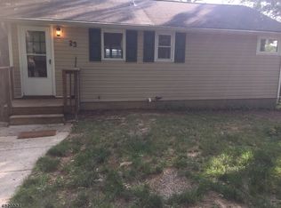23 Canal St, Highland Lakes, NJ 07422