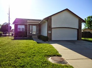 851 S Sunset Cir, Andover, KS 67002