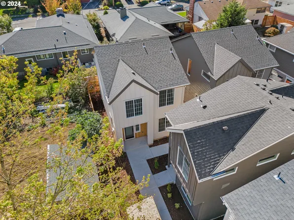 4838 NE Campaign St, Portland, OR 97218