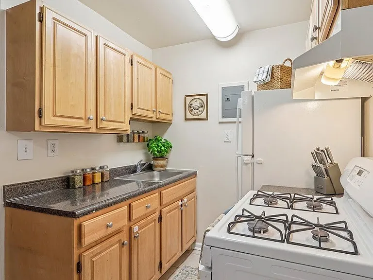 Fort Totten Apartments — Photo 2