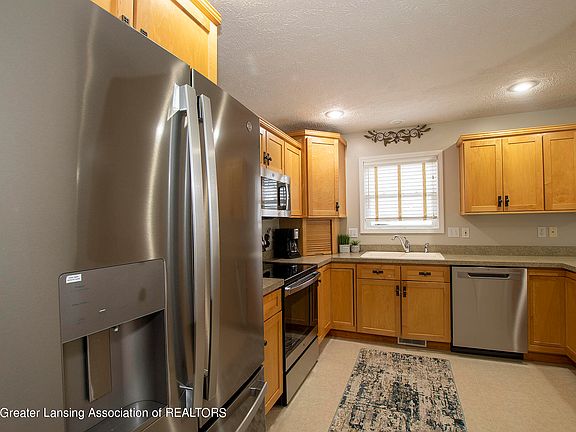 5th image of 5239 Otter Dr