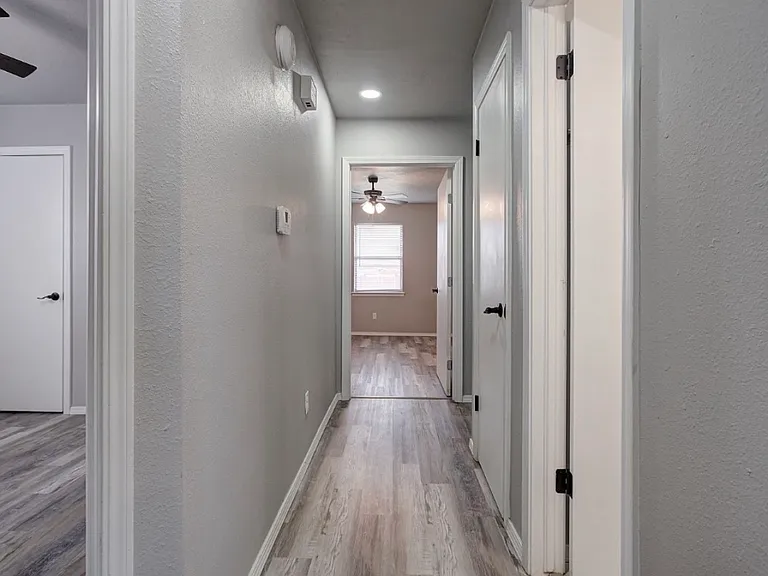 2505 Greenfield Dr — Photo 7