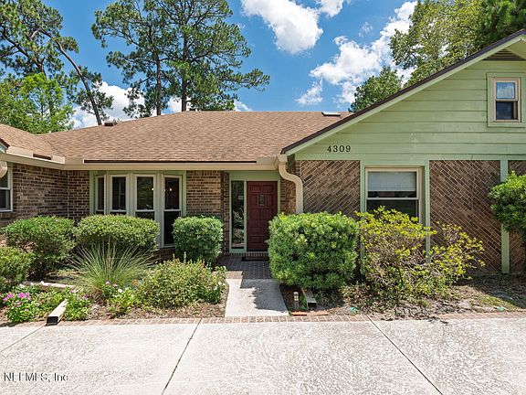 4th image of 4309 MAYWOOD Drive