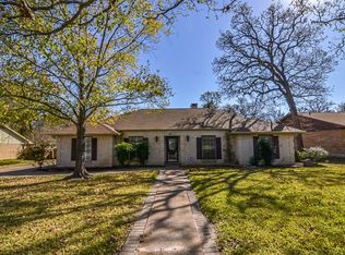 2704 Wood Cliff Ct, College Station, TX 77845