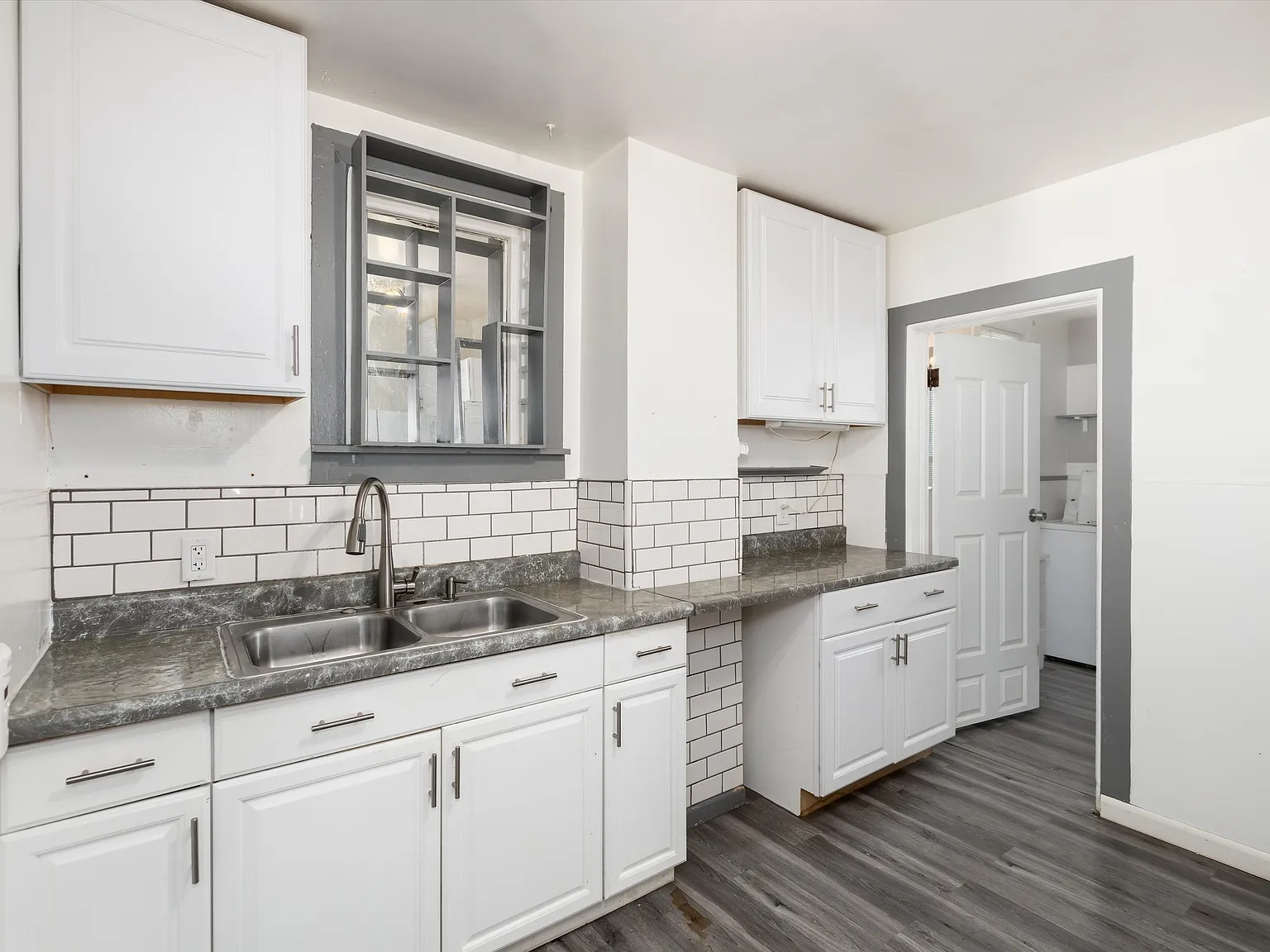 Colorado Blvd, 735, Upper Unit - Upper. — Photo 2