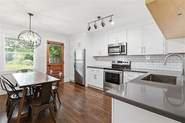 517 David St — Photo 4
