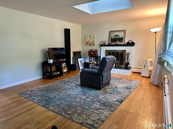 4th image of 670 Benham Street