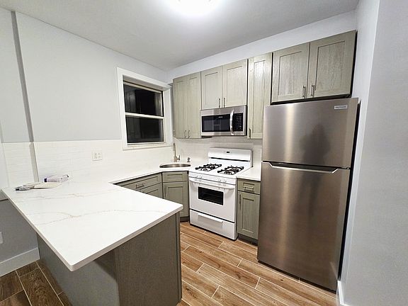 4th image of 23-45 24th St #2B