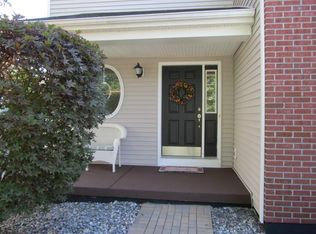 19 Brighton Ct, Loudonville, NY 12211