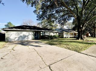 8733 Robindell Dr, Houston, TX 77074