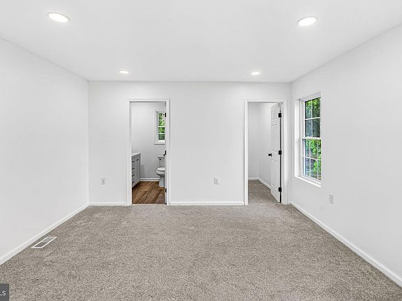 5th image of 23 Gloucester Ave