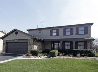 211 Farmgate Dr, Schaumburg, IL 60193