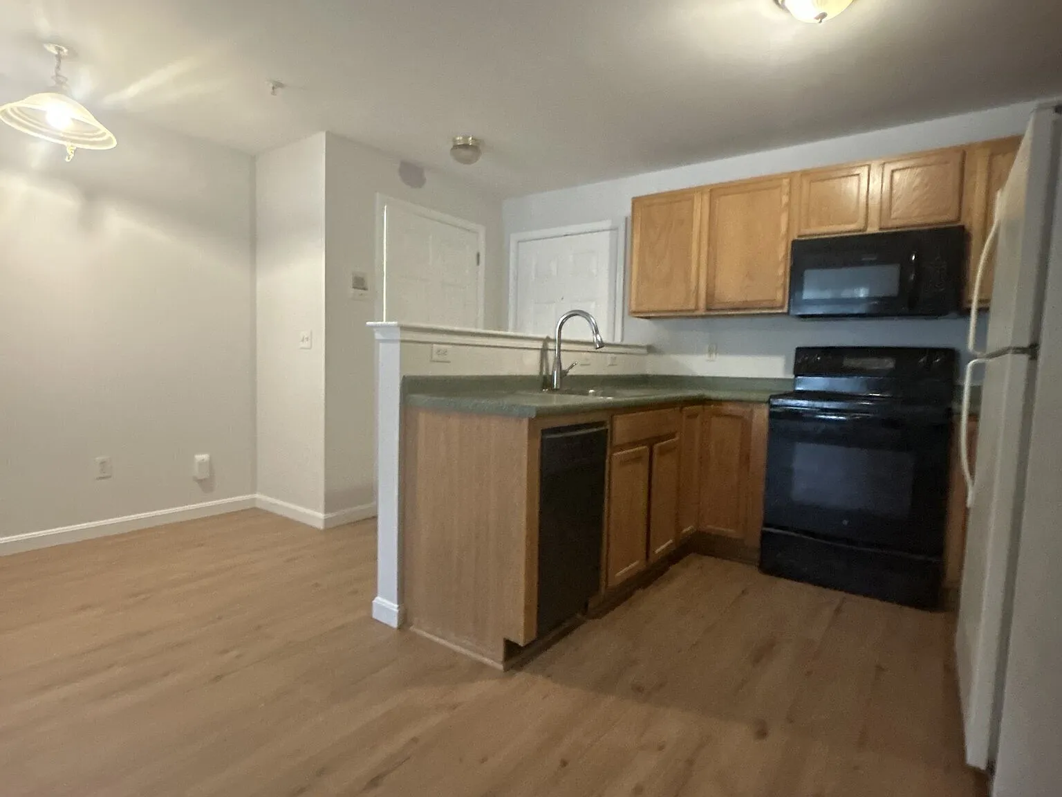 1 BR Available Now! H/HW Included! Housing Programs Welcome — Photo 2
