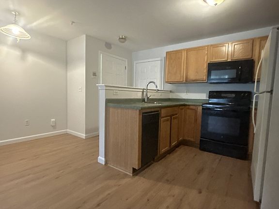 2nd image of 192 Washington St #103