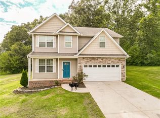 129 Saddlebrook Ave, Pickens, SC 29671