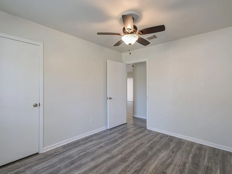 15611 La Casa Ln — Photo 27