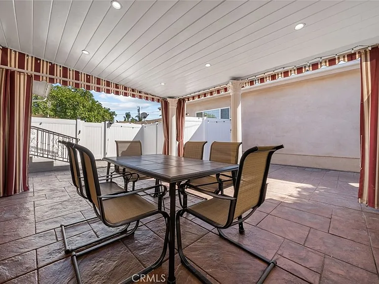 11252 Saticoy St — Photo 27