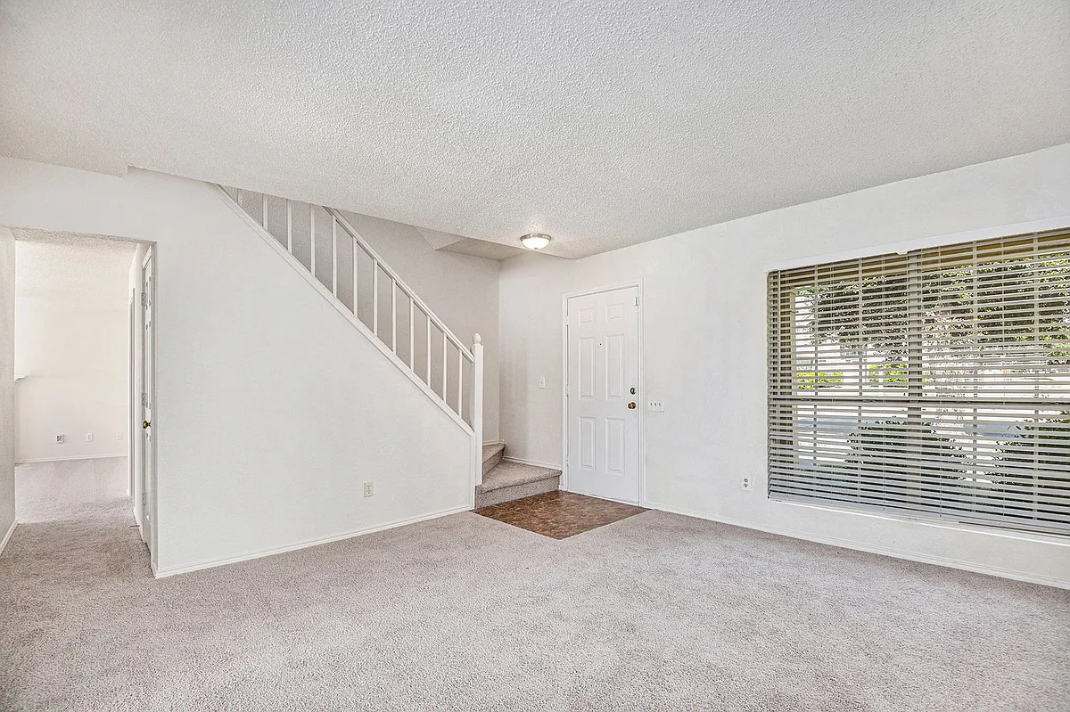 Building Photo - 8201 Cloverglen Ln